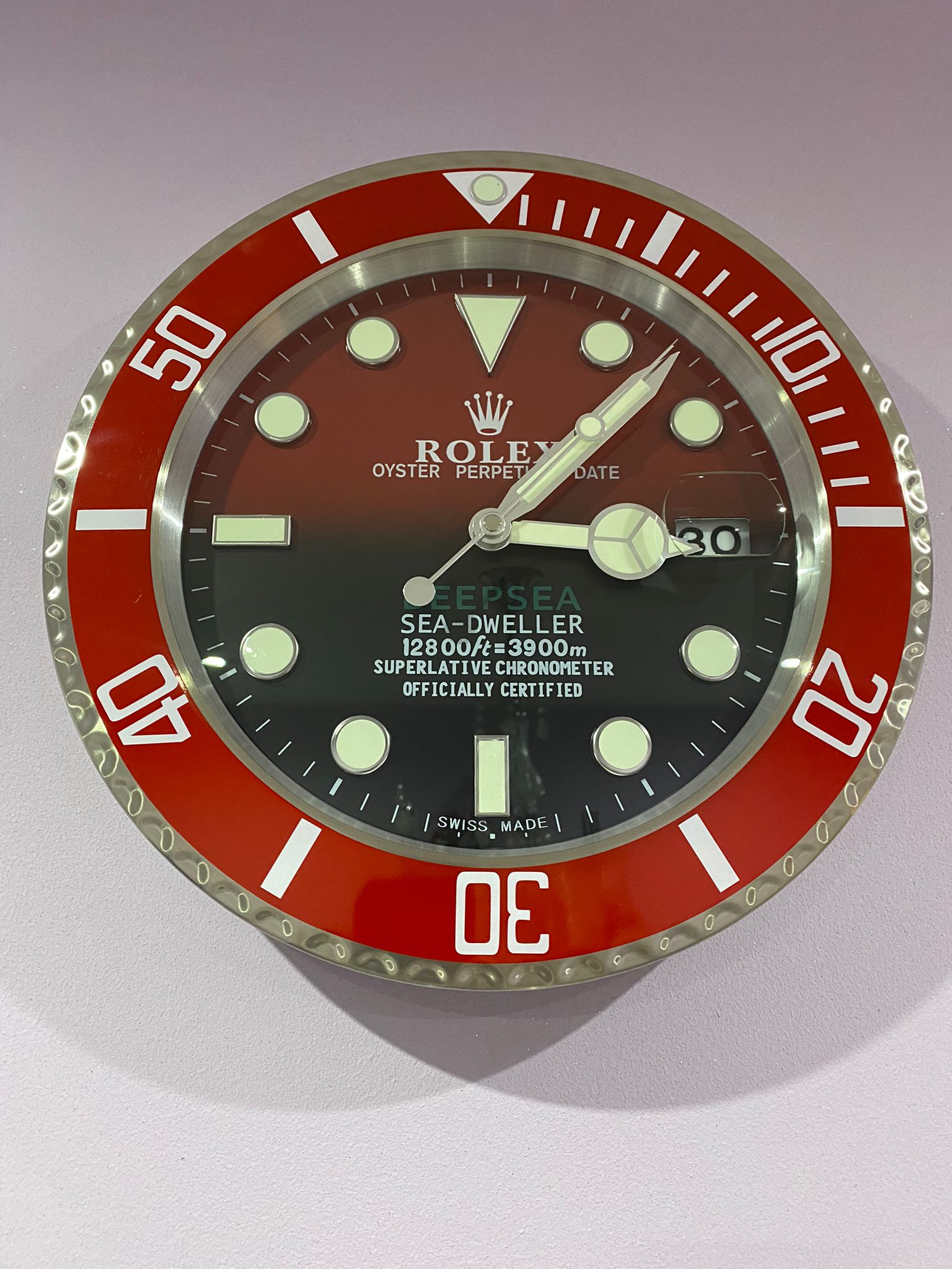 Luxurious wall clock | Rolex Dweller in Plum Red bezel with black face Luxurious wall clock | Rolex Dweller in Plum Red bezel with black face