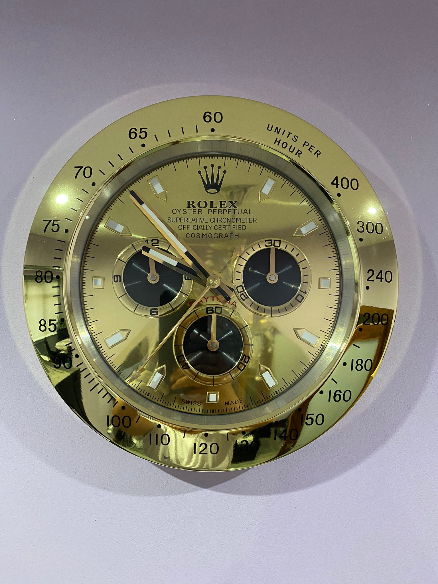 Luxury wall clock | Rolex Daytona in gold bezel with gold face Luxury wall clock | Rolex Daytona in gold bezel with gold face